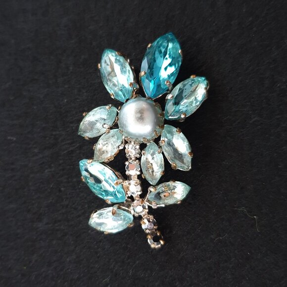 Gorgeous Vintage Mid-Century Blue Rhinestone Silver Tone Flower Brooch - Picture 6 of 11